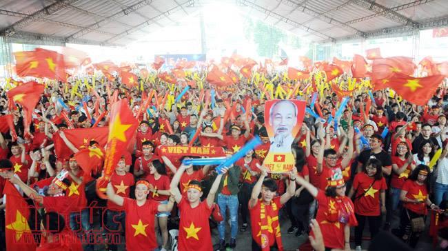 Nghẹt thở, vỡ òa cảm xúc khi U23 Việt Nam gỡ hòa ảnh 1